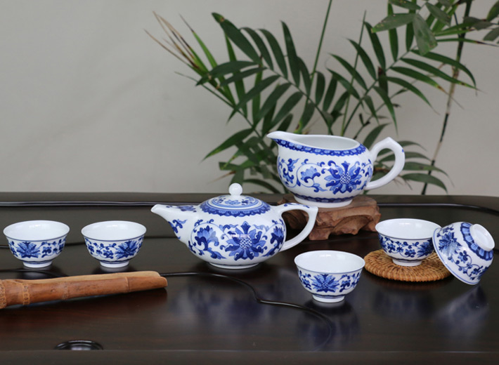 8头手绘青花功夫茶具洋莲
